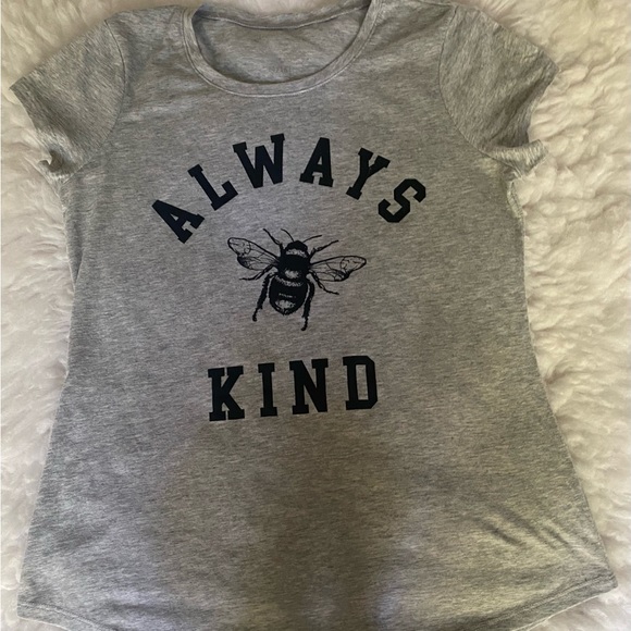 Women’s Graphic T-Shirt (New)~~Super Soft~~ Be Kind~~💖 - Picture 4 of 4